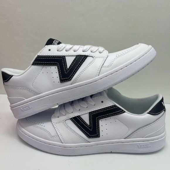 Vans WMNS White and Black Shoes Lowland 2.0
White/Black
VN000D6RYB2 Sneakers - Picture 13 of 16